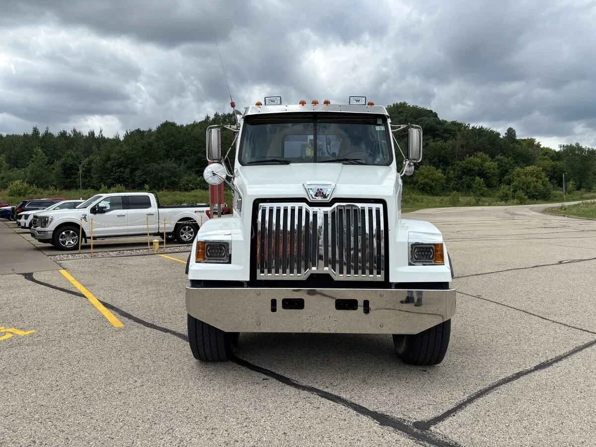 2020 Western Star 4700 — photo 2