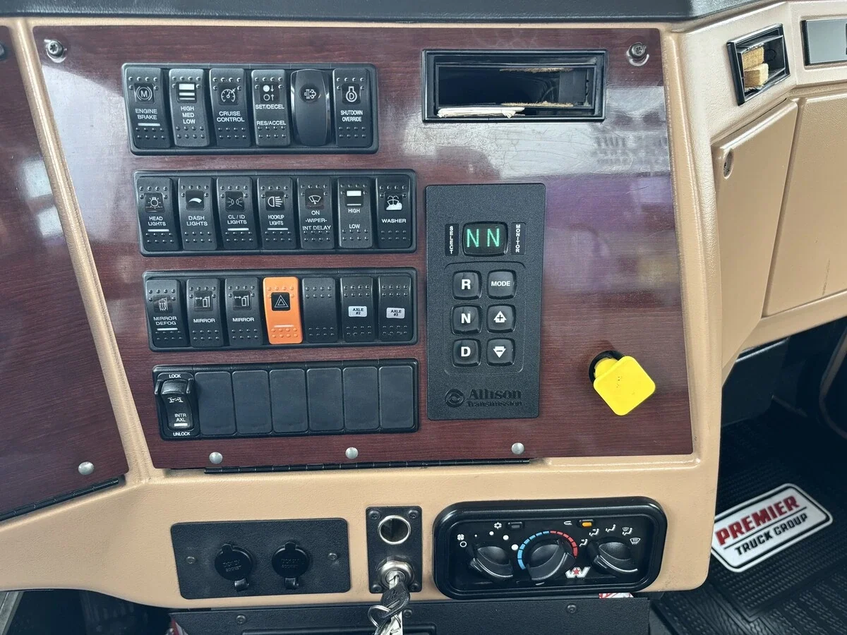 2020 Western Star 4700 — photo 11