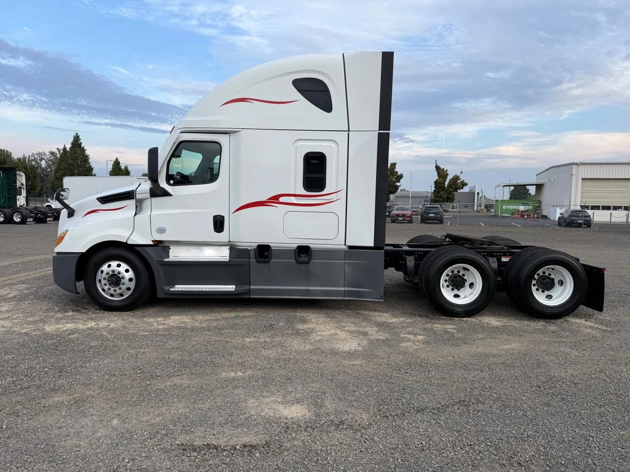 2021 Freightliner Cascadia - image 4