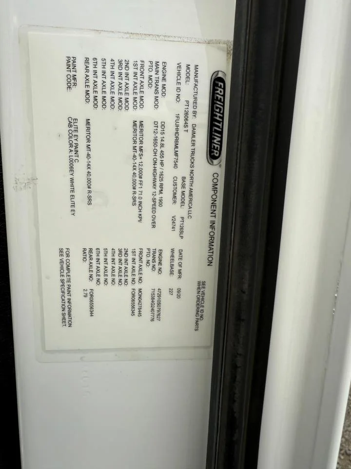 2021 Freightliner Cascadia - image 9