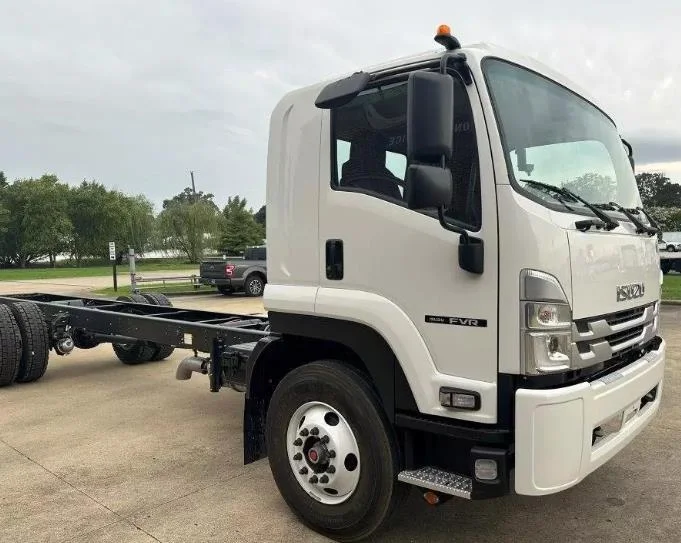 2025 Isuzu FVR - image 3