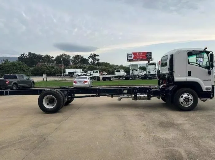 2025 Isuzu FVR - image 4
