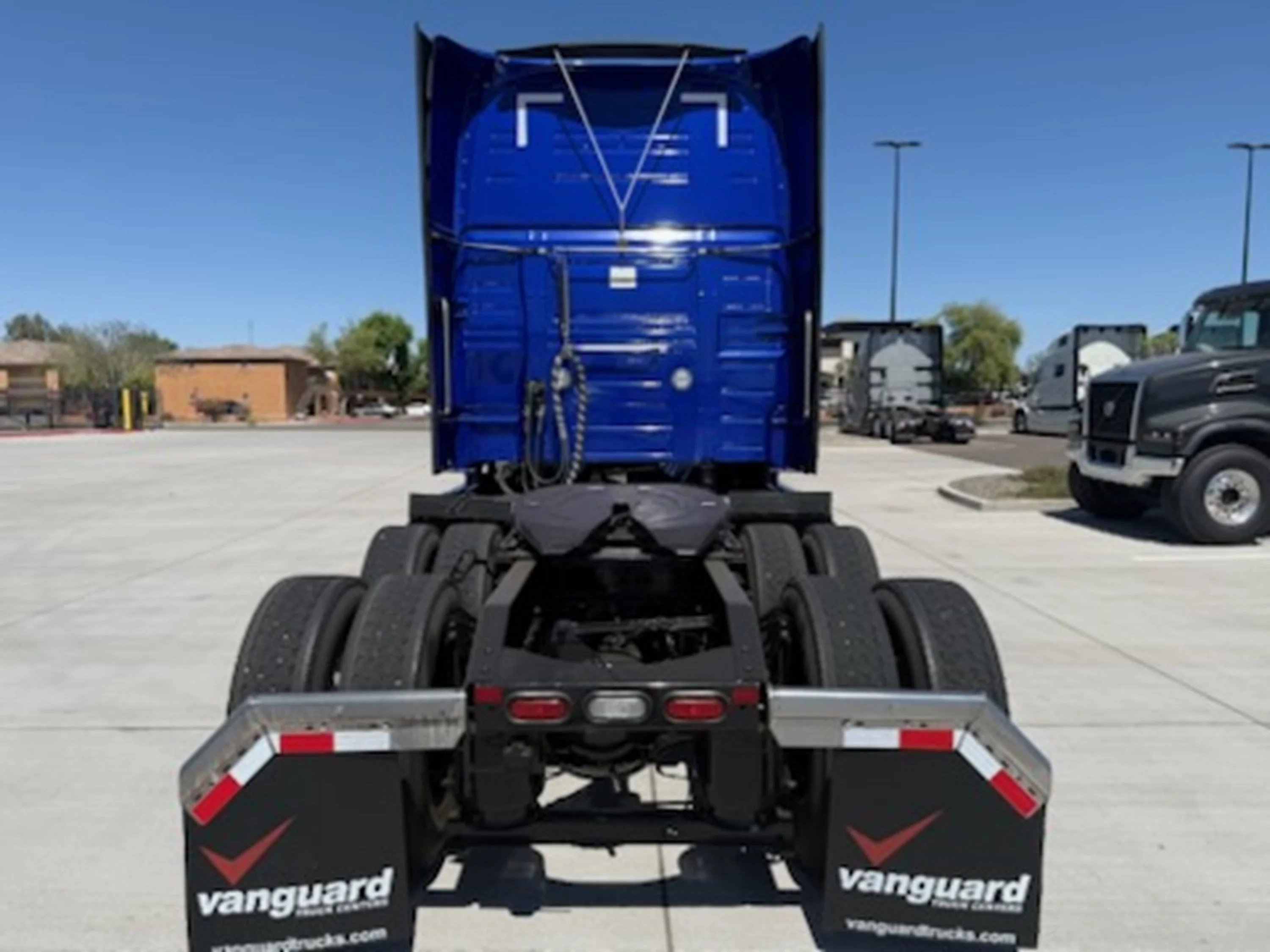 2023 Volvo VNL 860 in PHOENIX, AZ — photo 6