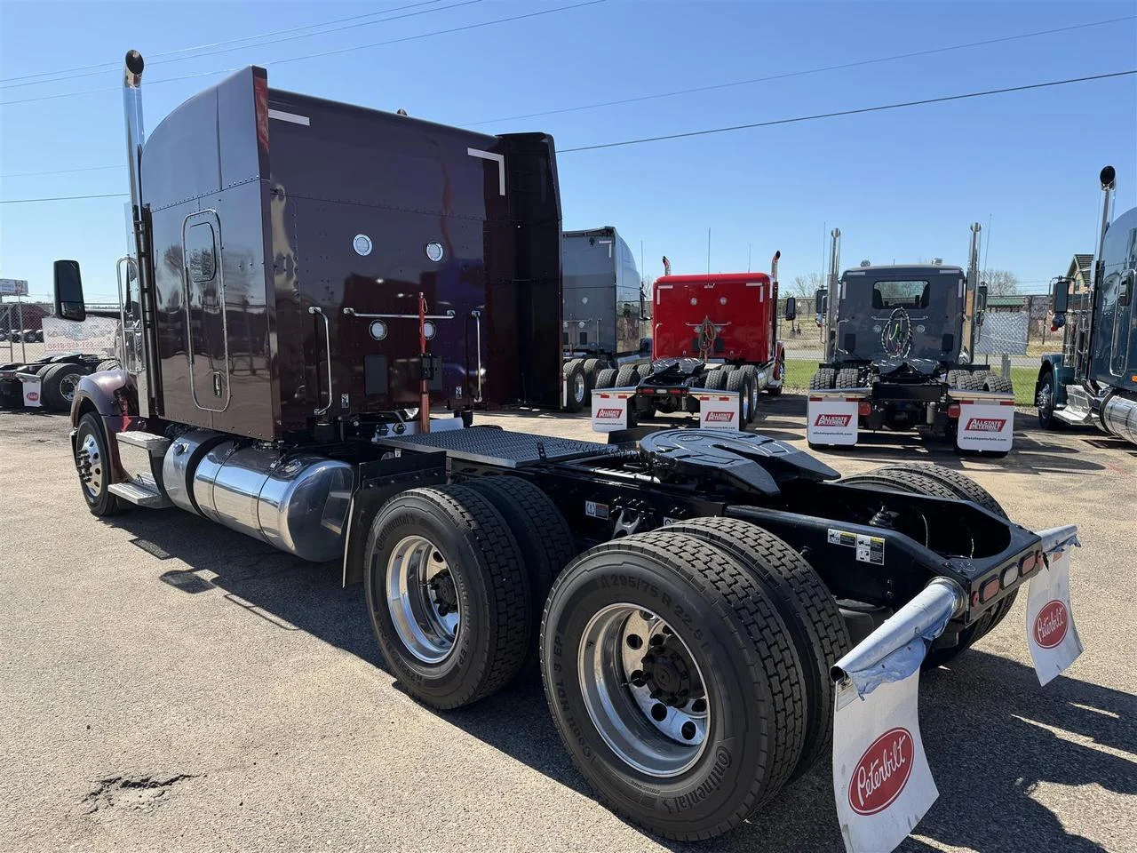 2027 Peterbilt 579 in Eau Claire, WI — photo 2