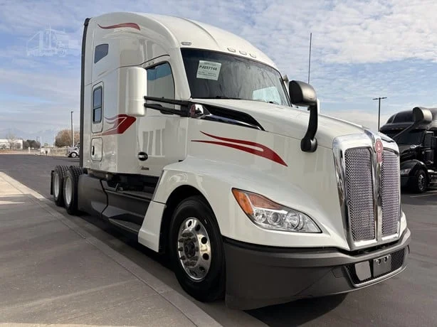 2023 Kenworth T680 - image 7