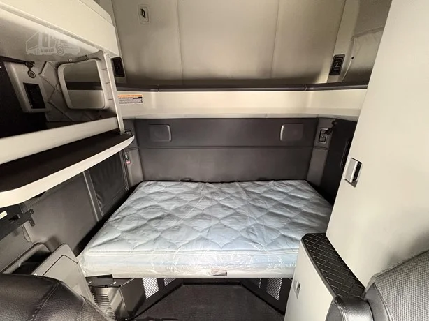 2023 Kenworth T680 - image 14