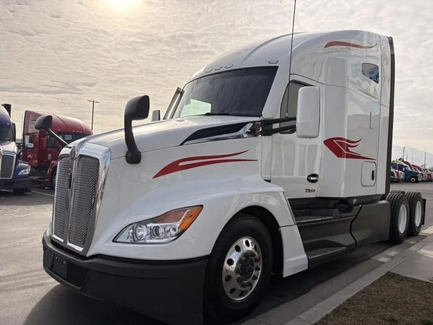 2023 Kenworth T680 - image 5