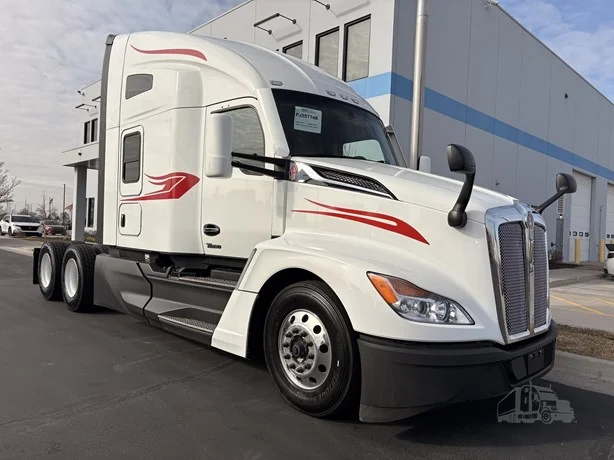 2023 Kenworth T680 - image 3