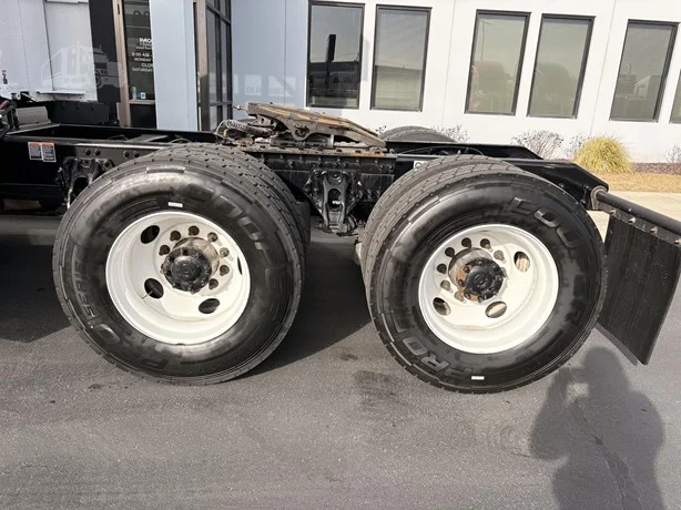 2023 Kenworth T680 - image 9