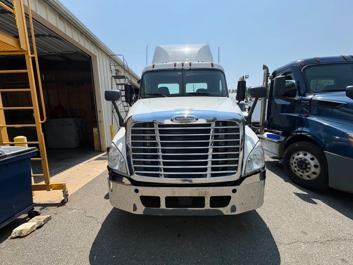2019 Freightliner Cascadia in Ashland, VA — photo 2