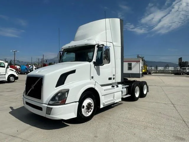 2016 Volvo VNL 300 — photo 2