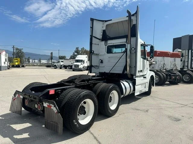 2016 Volvo VNL 300 — photo 7