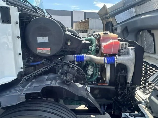 2016 Volvo VNL 300 — photo 3
