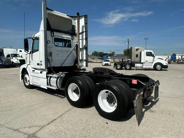 2016 Volvo VNL 300 — photo 17