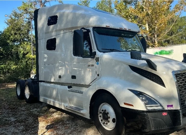 2022 Volvo VNL 760 - image 8