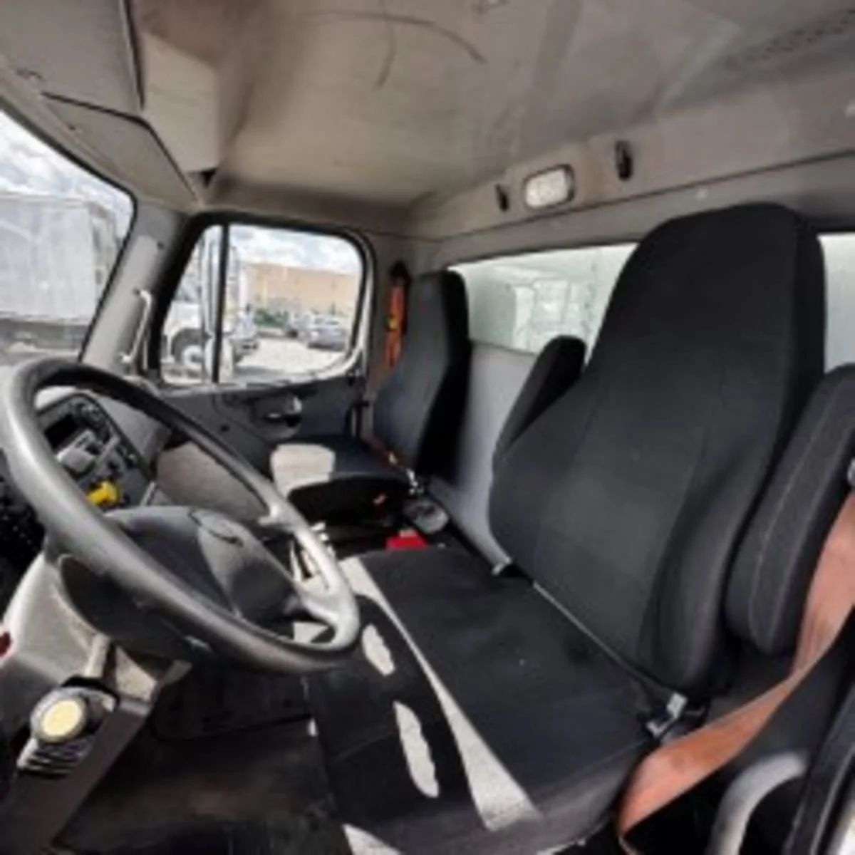 2018 Freightliner M2 106 - image 7