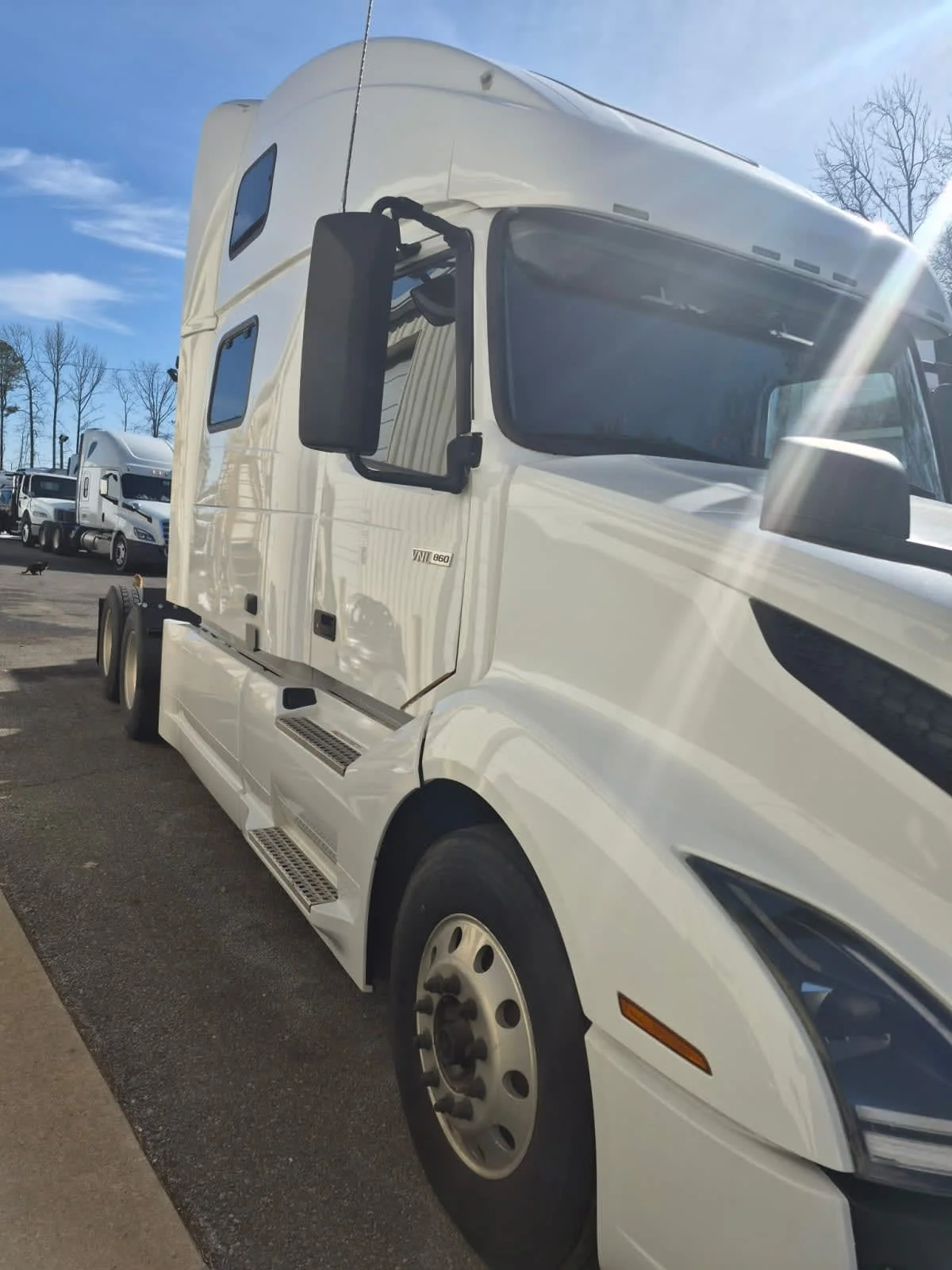 2020 Volvo VNL 860 - image 3