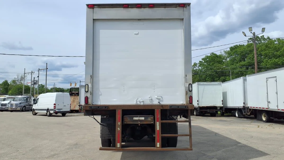 2019 Freightliner M2 106 in Warwick, RI — photo 5