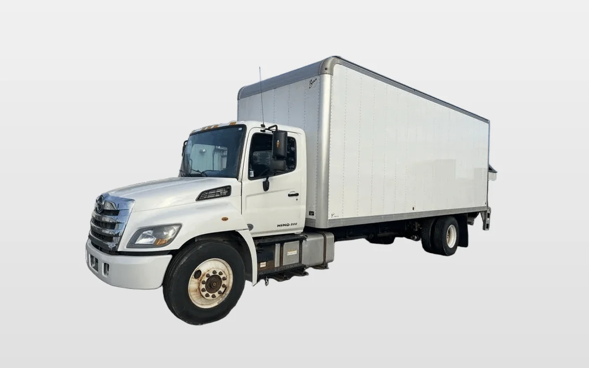 2017 Hino 268 - image 1