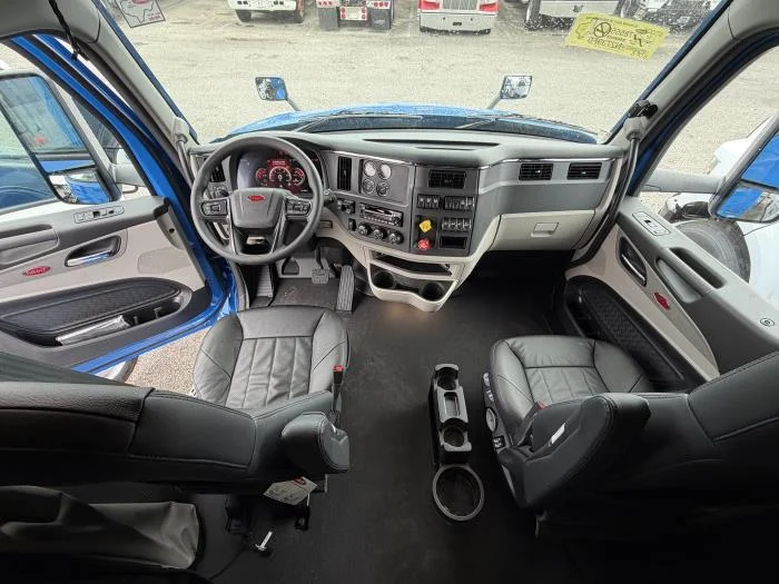 2027 Peterbilt 579 - image 13