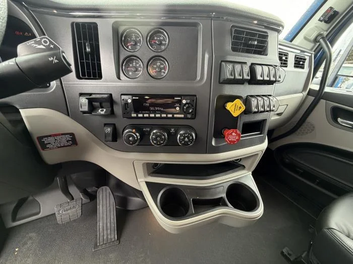 2027 Peterbilt 579 - image 12