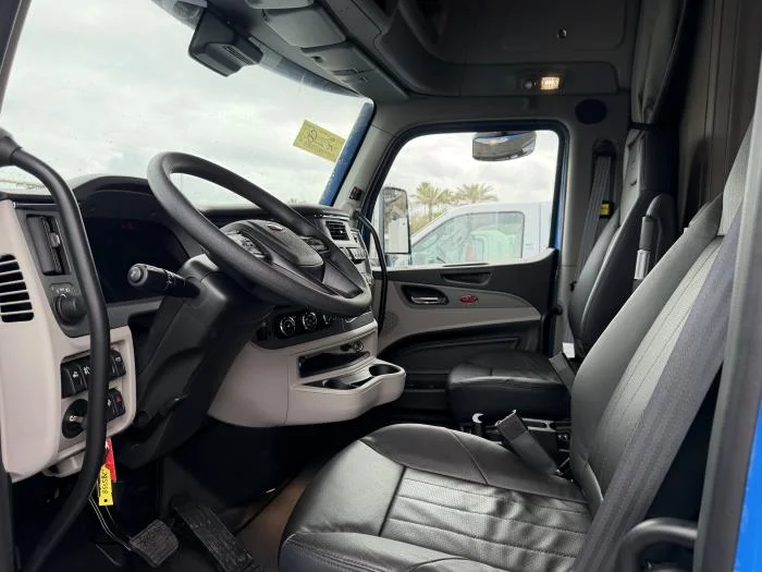 2027 Peterbilt 579 - image 11