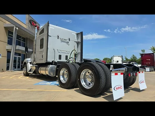 2027 Kenworth T880 in Springdale, AR — photo 7