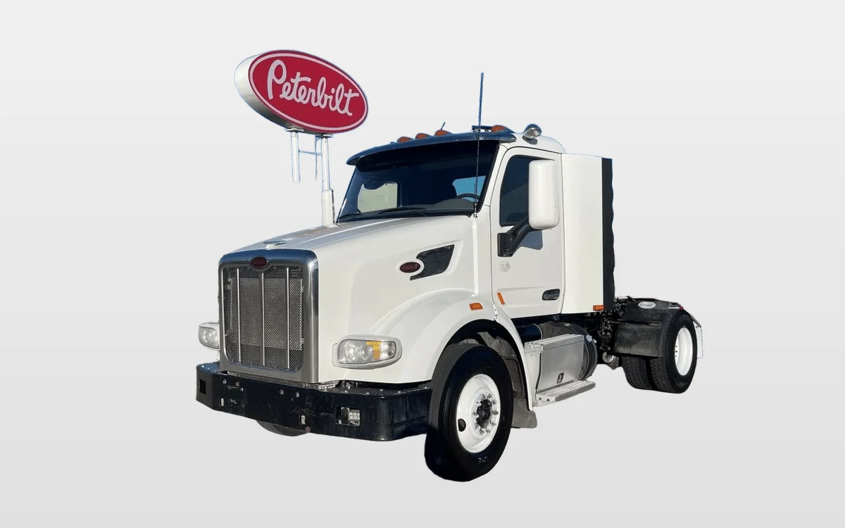 2015 PETERBILT 567 - image 1