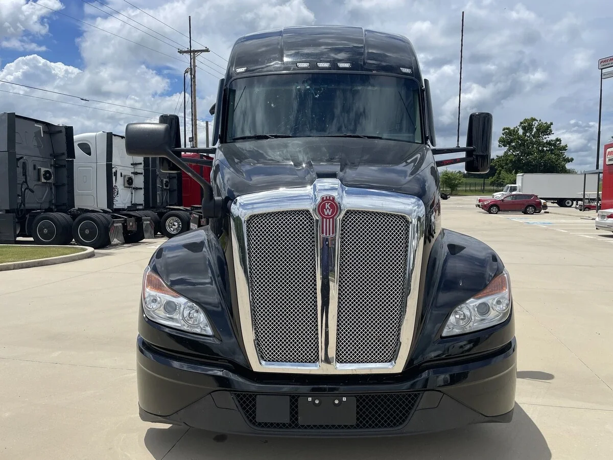 2023 Kenworth T680 — photo 2