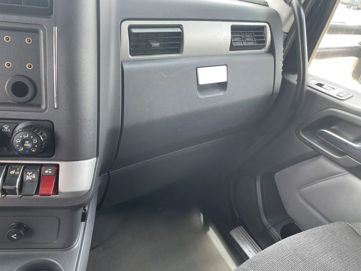2023 Kenworth T680 — photo 25