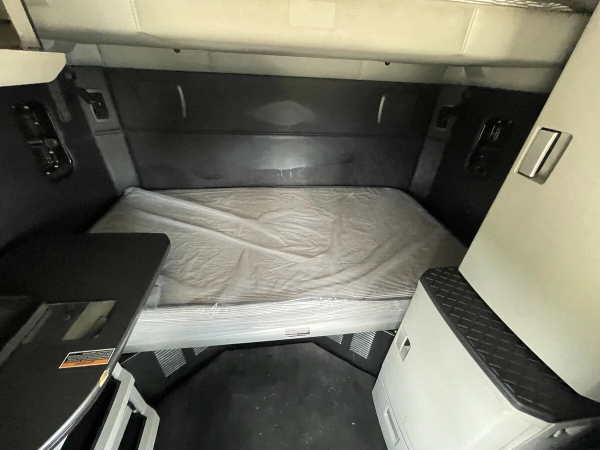2023 Kenworth T680 — photo 30