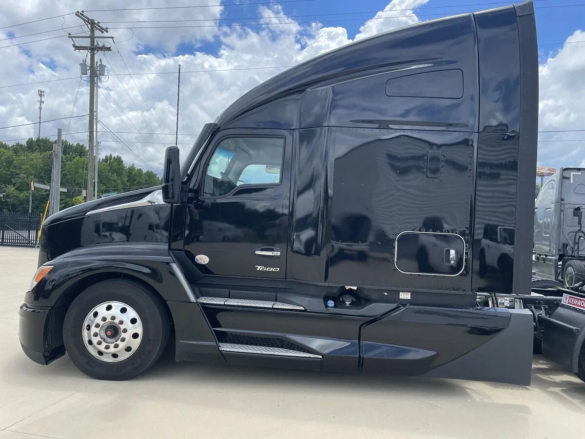 2023 Kenworth T680 — photo 17