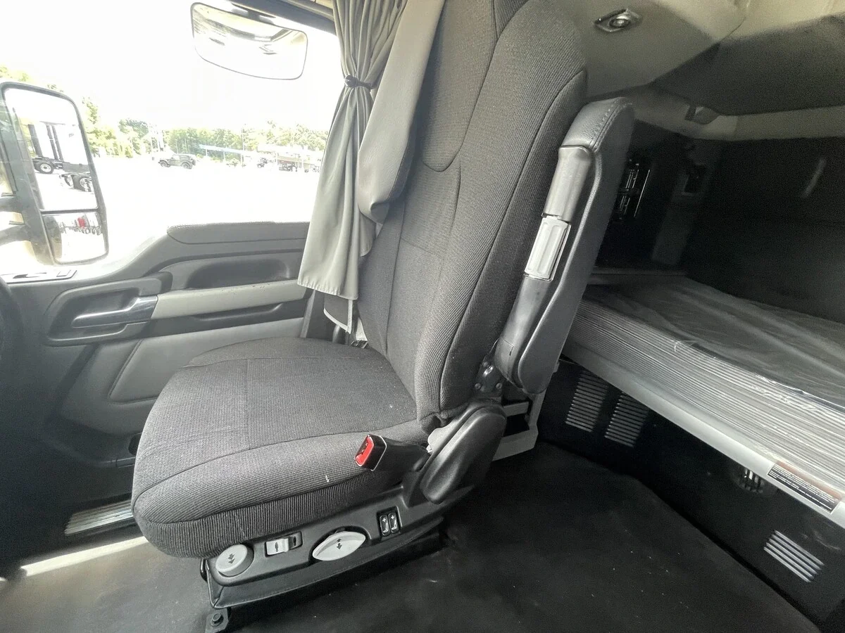 2023 Kenworth T680 — photo 27