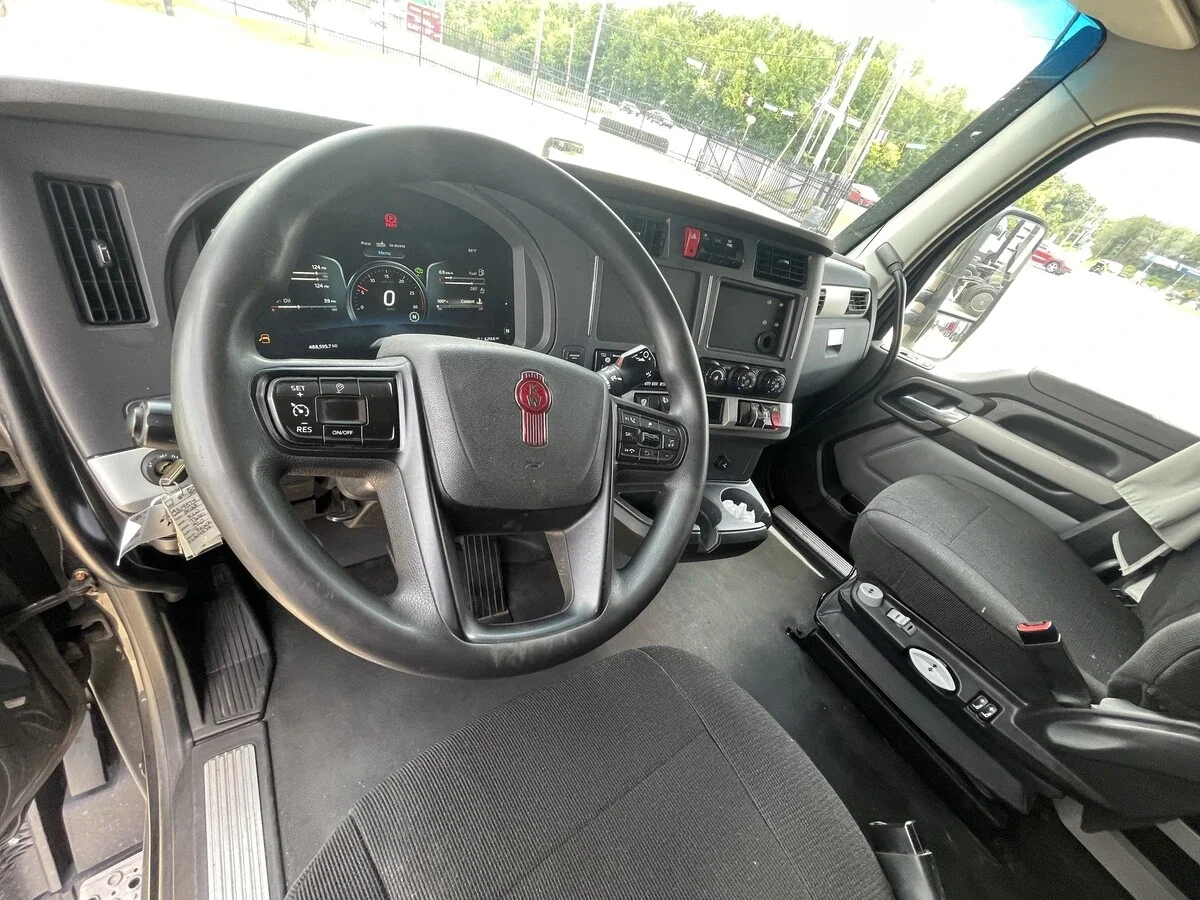 2023 Kenworth T680 — photo 21