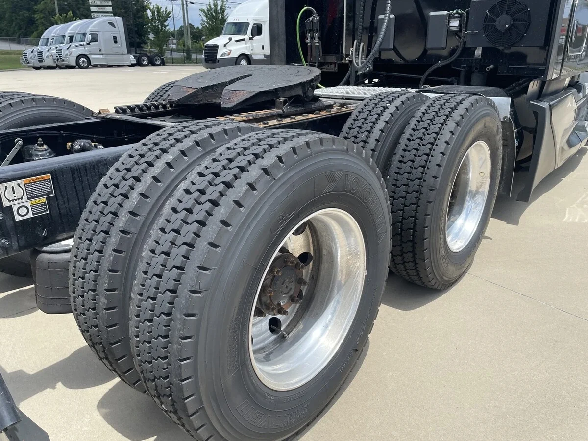 2023 Kenworth T680 — photo 9