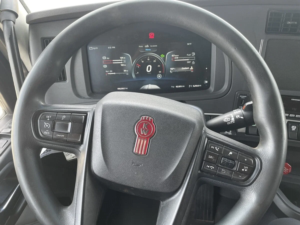 2023 Kenworth T680 — photo 26