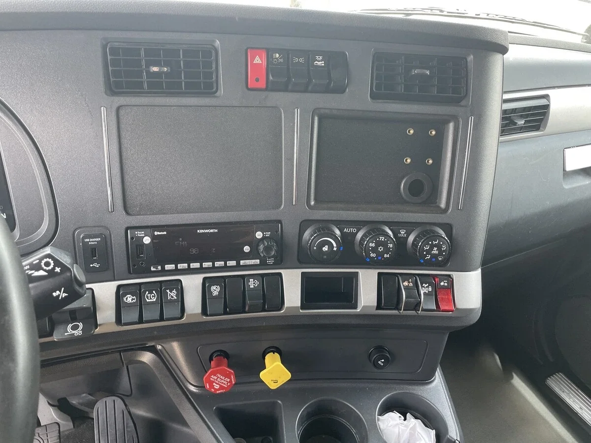 2023 Kenworth T680 — photo 24