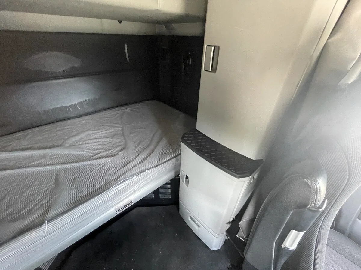 2023 Kenworth T680 — photo 32