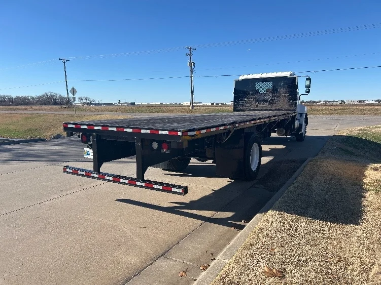 2020 Hino 268 - image 8