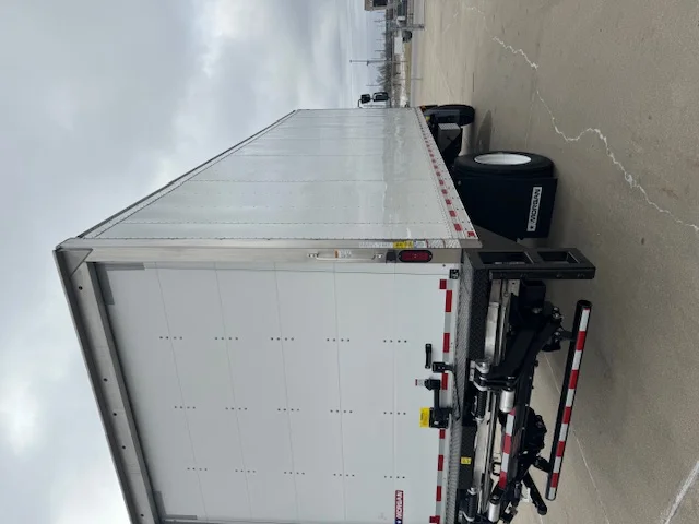 2024 Peterbilt 220EV - image 3