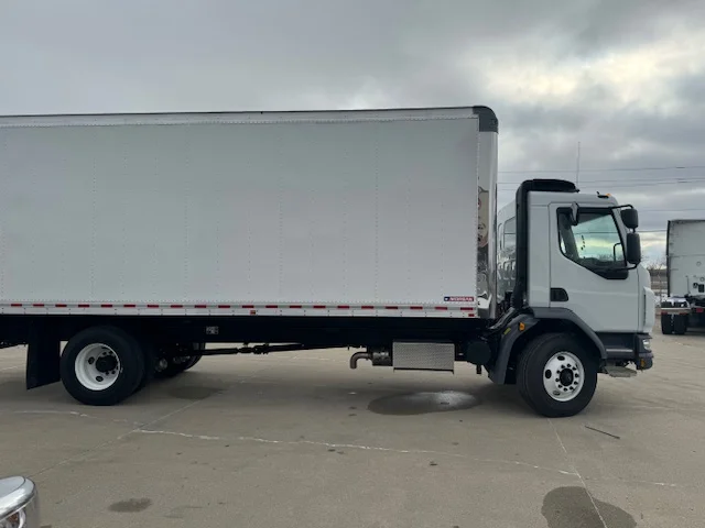 2024 Peterbilt 220EV - image 9