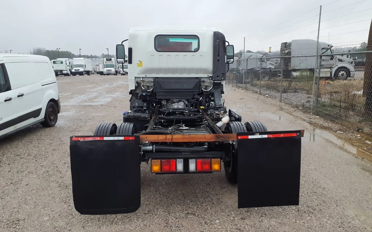 2020 Isuzu NRR - image 5