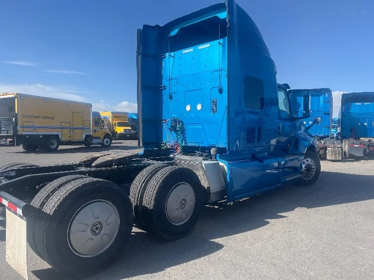 2020 International LT - image 7