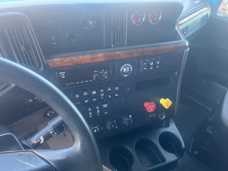 2020 International LT - image 10