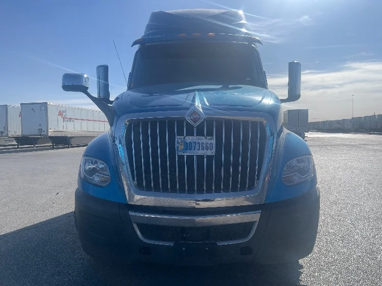 2020 International LT - image 2