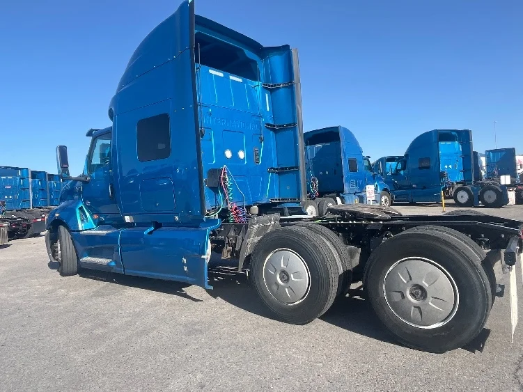 2020 International LT - image 5