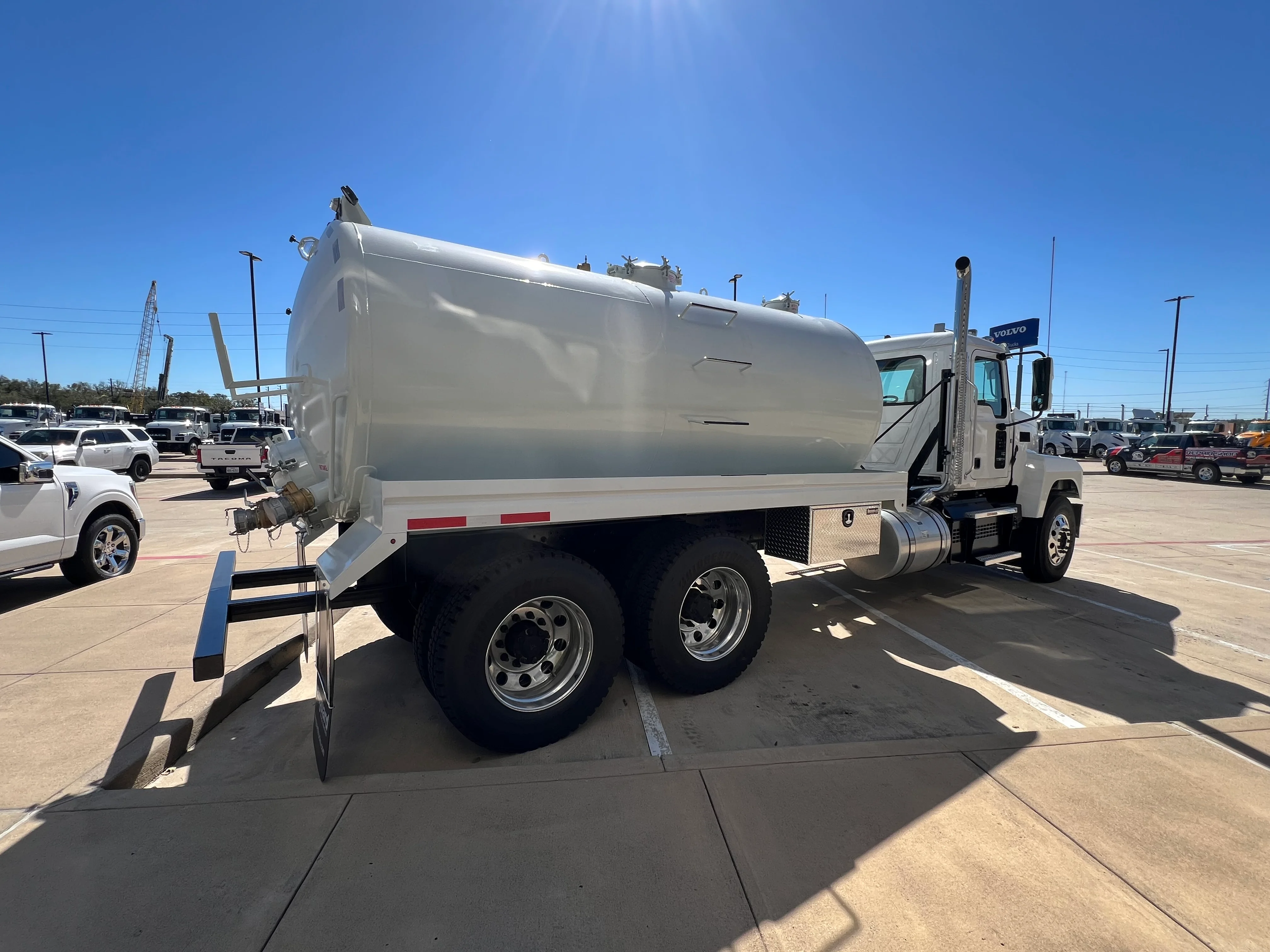 2026 Mack Pinnacle in Houston, TX — photo 6