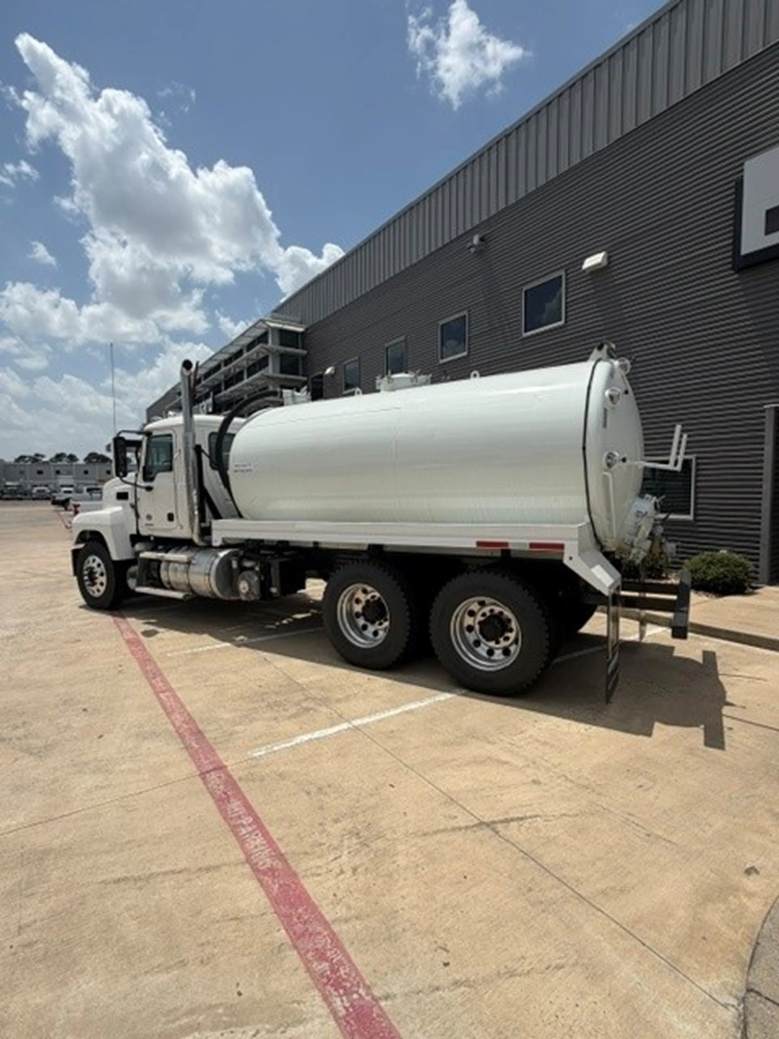 2026 Mack Pinnacle in Houston, TX — photo 20