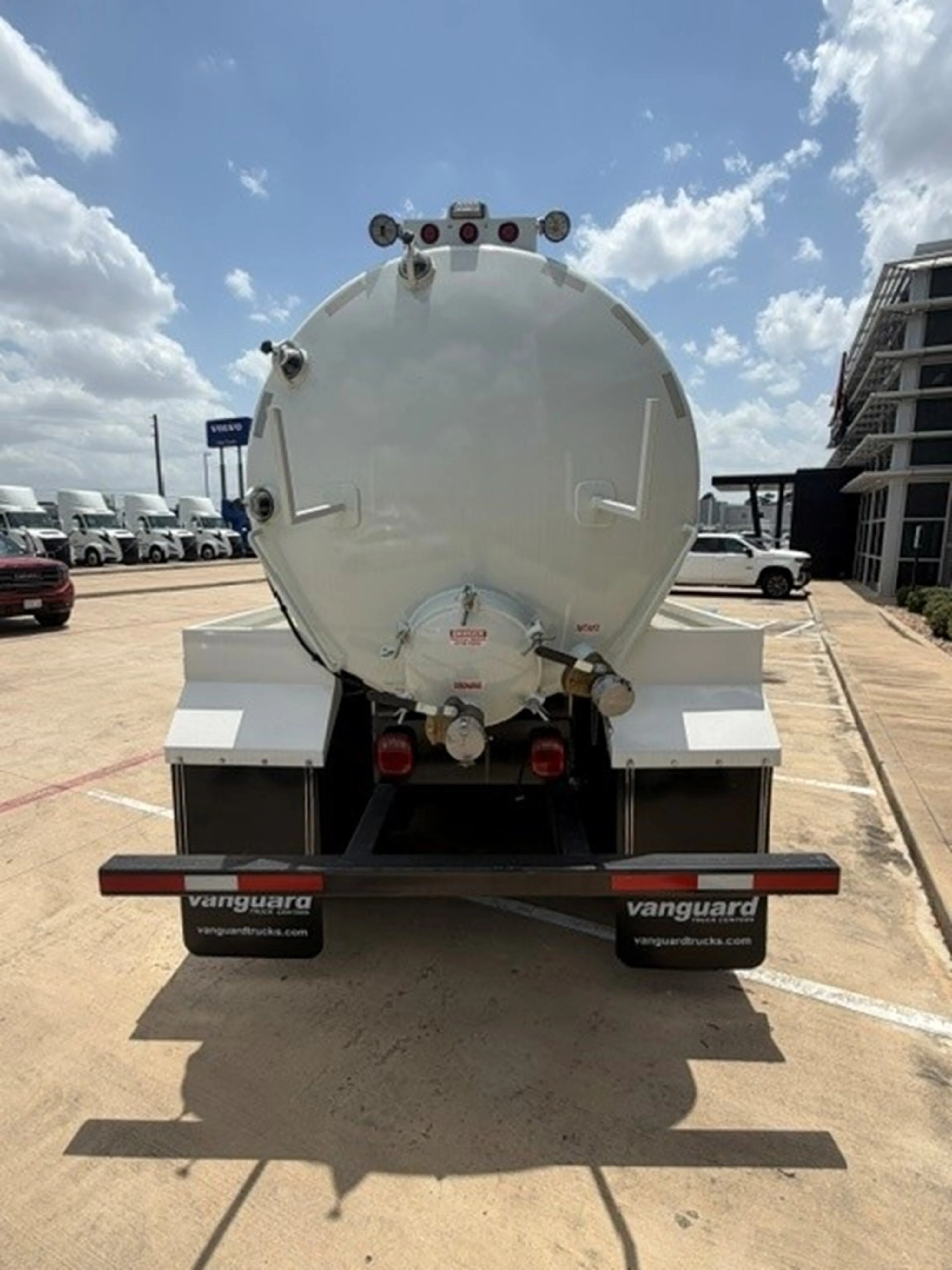 2026 Mack Pinnacle in Houston, TX — photo 19