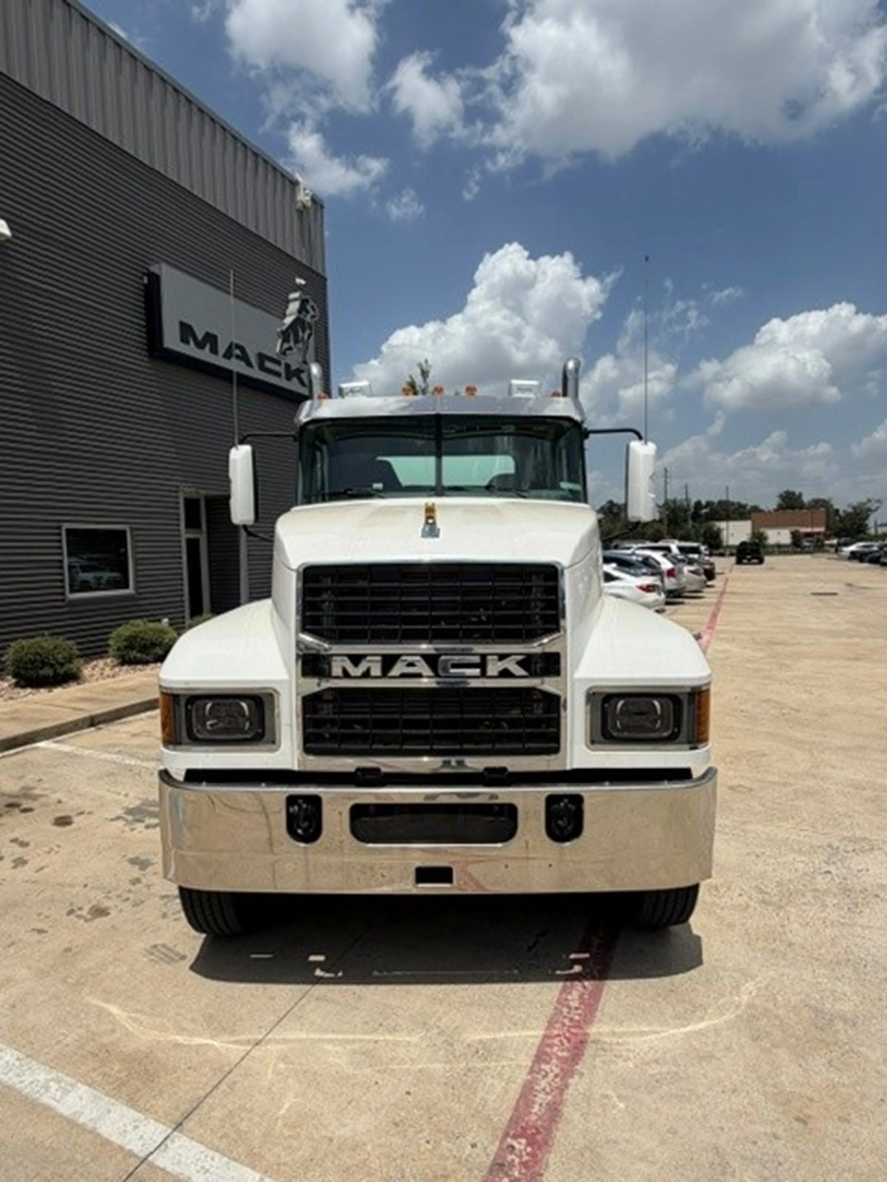 2026 Mack Pinnacle in Houston, TX — photo 17